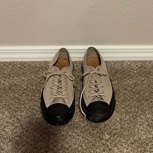 Converse shoes, women’s size 8 black & tan in color